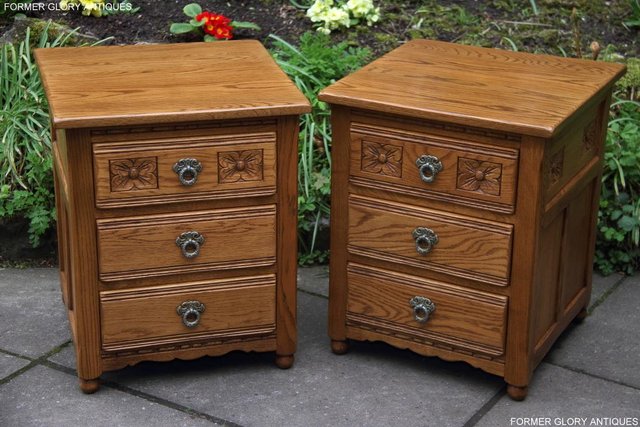 Image 37 of PAIR OF OLD CHARM OAK BEDSIDE LAMP TABLES CHEST OF DRAWERS