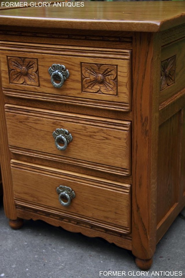 Image 40 of PAIR OF OLD CHARM OAK BEDSIDE LAMP TABLES CHEST OF DRAWERS