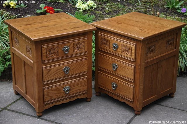 Image 42 of PAIR OF OLD CHARM OAK BEDSIDE LAMP TABLES CHEST OF DRAWERS