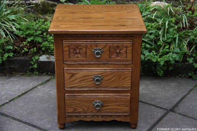 Image 47 of PAIR OF OLD CHARM OAK BEDSIDE LAMP TABLES CHEST OF DRAWERS