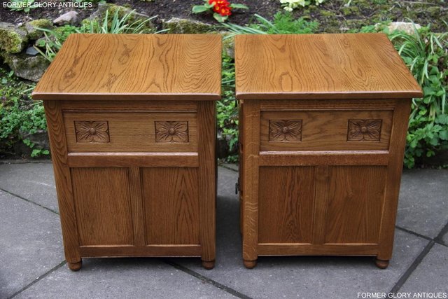 Image 50 of PAIR OF OLD CHARM OAK BEDSIDE LAMP TABLES CHEST OF DRAWERS