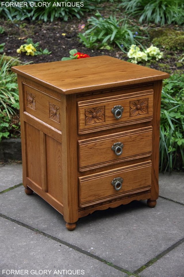 Image 52 of PAIR OF OLD CHARM OAK BEDSIDE LAMP TABLES CHEST OF DRAWERS