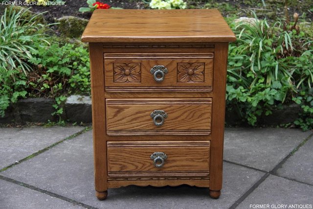 Image 70 of PAIR OF OLD CHARM OAK BEDSIDE LAMP TABLES CHEST OF DRAWERS