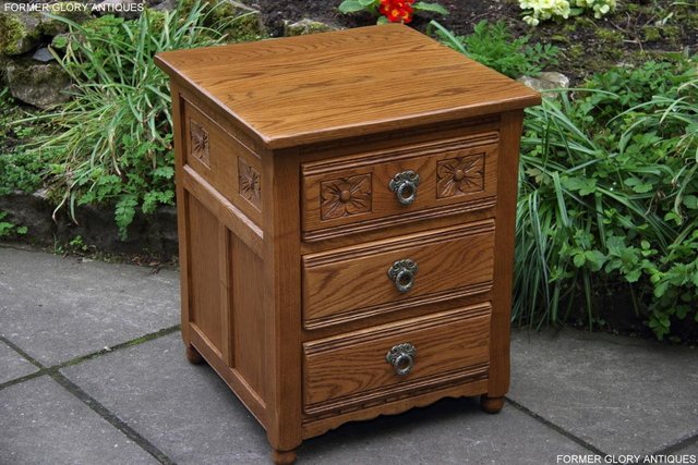 Image 74 of PAIR OF OLD CHARM OAK BEDSIDE LAMP TABLES CHEST OF DRAWERS