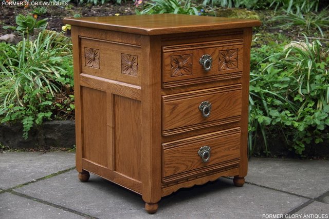 Image 80 of PAIR OF OLD CHARM OAK BEDSIDE LAMP TABLES CHEST OF DRAWERS