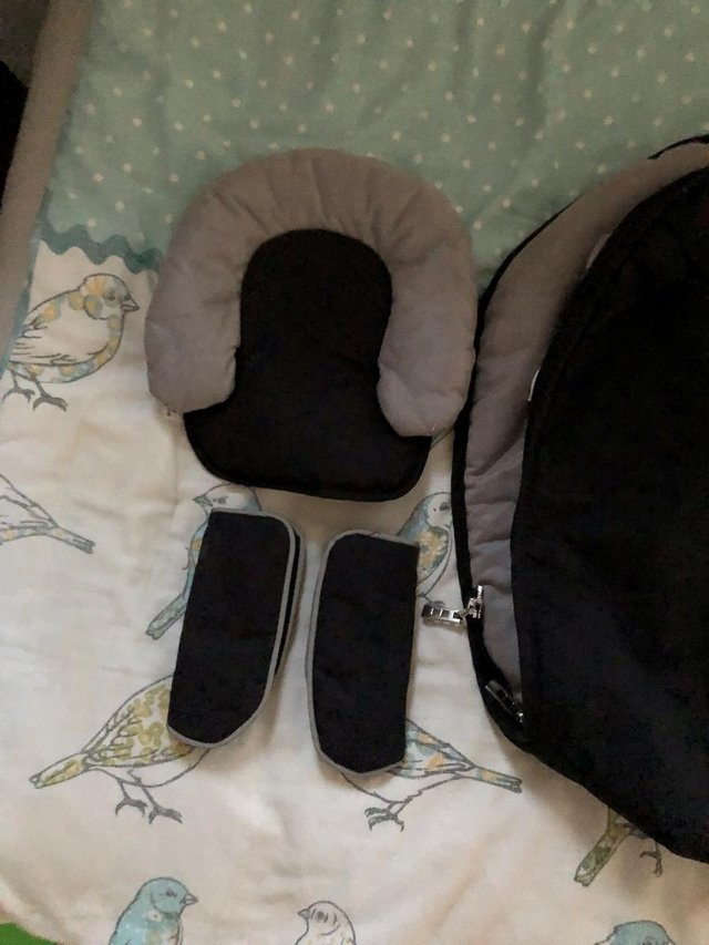 Preview of the first image of MACLAREN FOOTMUFF BLACK It  is a luxury footmuff that co-ord.