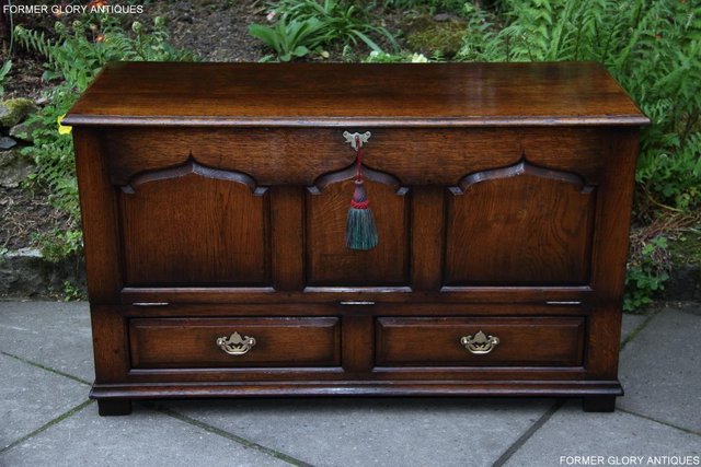Preview of the first image of TITCHMARSH GOODWIN OAK BLANKET TOY DOWER CHEST BOX TV STAND.