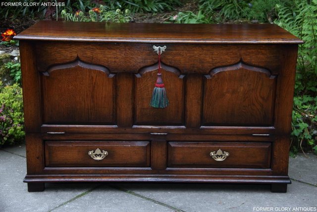 Image 22 of TITCHMARSH GOODWIN OAK BLANKET TOY DOWER CHEST BOX TV STAND
