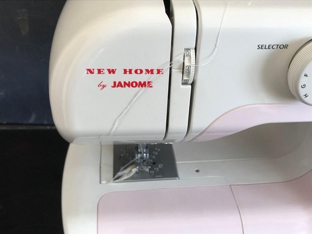 Image 2 of Sewing machine Janhome Harmony 2041