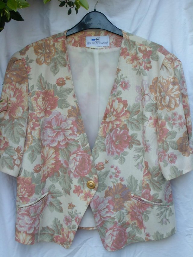 Preview of the first image of HOUSE OF FRASER Vintage Floral Print Jacket Size 16.