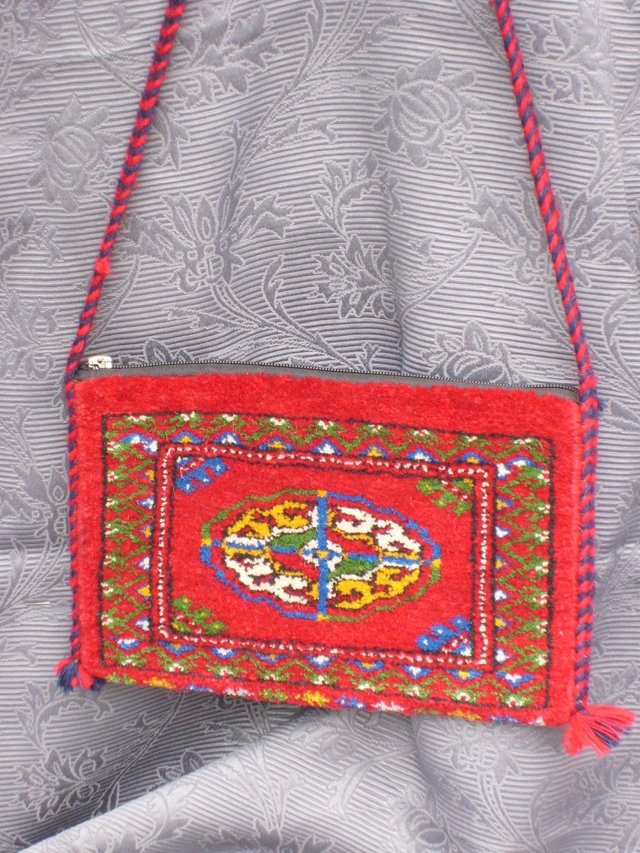 Preview of the first image of Carpet Handbag.