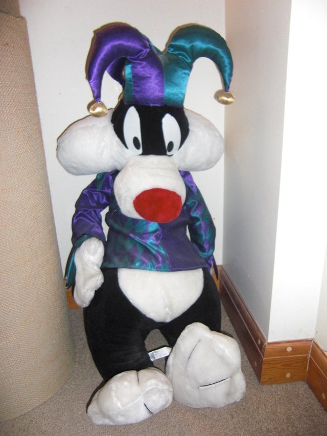 Preview of the first image of Looney Tunes Silvester Jester Soft Toy.