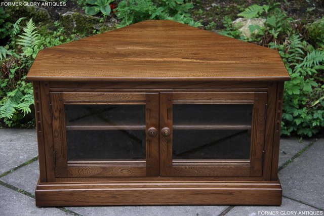 Preview of the first image of AN ERCOL GOLDEN DAWN CORNER TV DVD HI FI CABINET STAND TABLE.