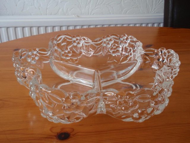 Image 2 of Beautiful heavy patterned glass bowl with 3 compartments