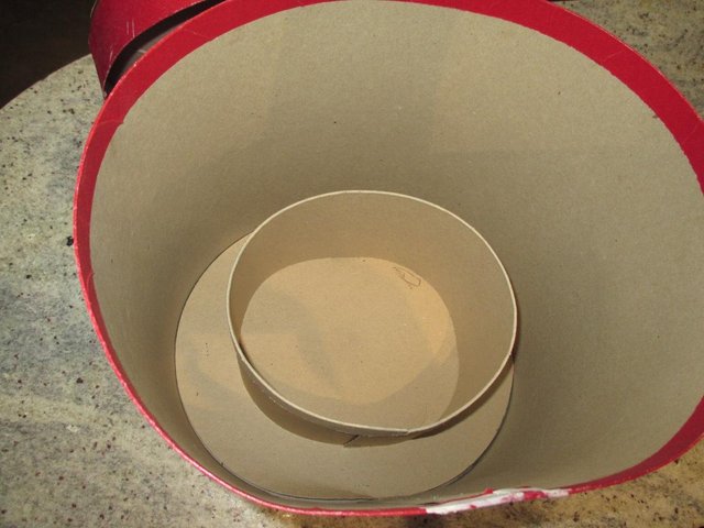 Preview of the first image of Very old very collectable Christy's hat box oval.