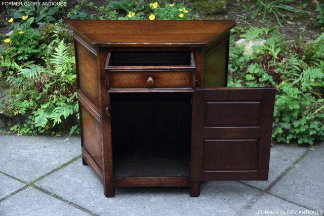 Image 7 of A TITCHMARSH AND GOODWIN OAK DRESSER BASE SIDEBOARD CABINET