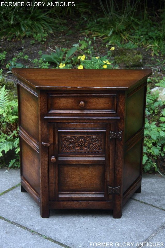 Image 10 of A TITCHMARSH AND GOODWIN OAK DRESSER BASE SIDEBOARD CABINET