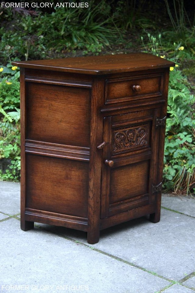 Image 12 of A TITCHMARSH AND GOODWIN OAK DRESSER BASE SIDEBOARD CABINET