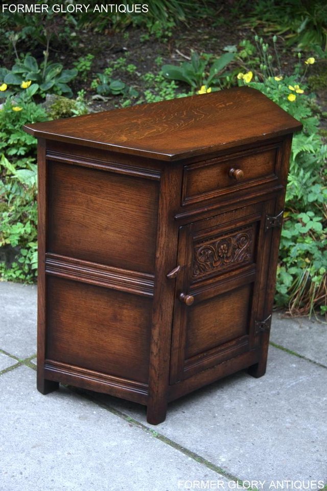 Image 16 of A TITCHMARSH AND GOODWIN OAK DRESSER BASE SIDEBOARD CABINET