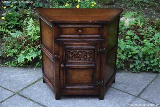 Image 19 of A TITCHMARSH AND GOODWIN OAK DRESSER BASE SIDEBOARD CABINET