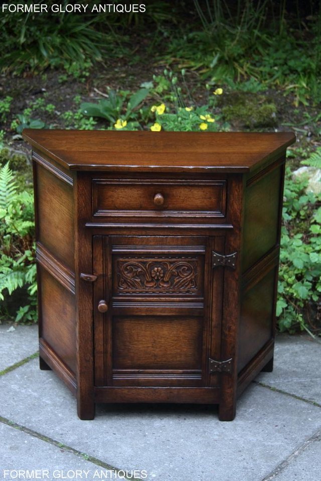 Image 20 of A TITCHMARSH AND GOODWIN OAK DRESSER BASE SIDEBOARD CABINET