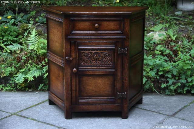 Image 35 of A TITCHMARSH AND GOODWIN OAK DRESSER BASE SIDEBOARD CABINET