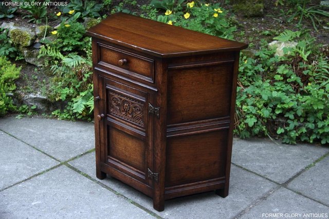 Image 36 of A TITCHMARSH AND GOODWIN OAK DRESSER BASE SIDEBOARD CABINET
