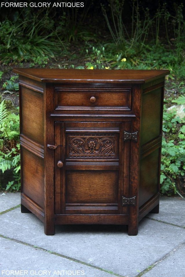 Image 37 of A TITCHMARSH AND GOODWIN OAK DRESSER BASE SIDEBOARD CABINET