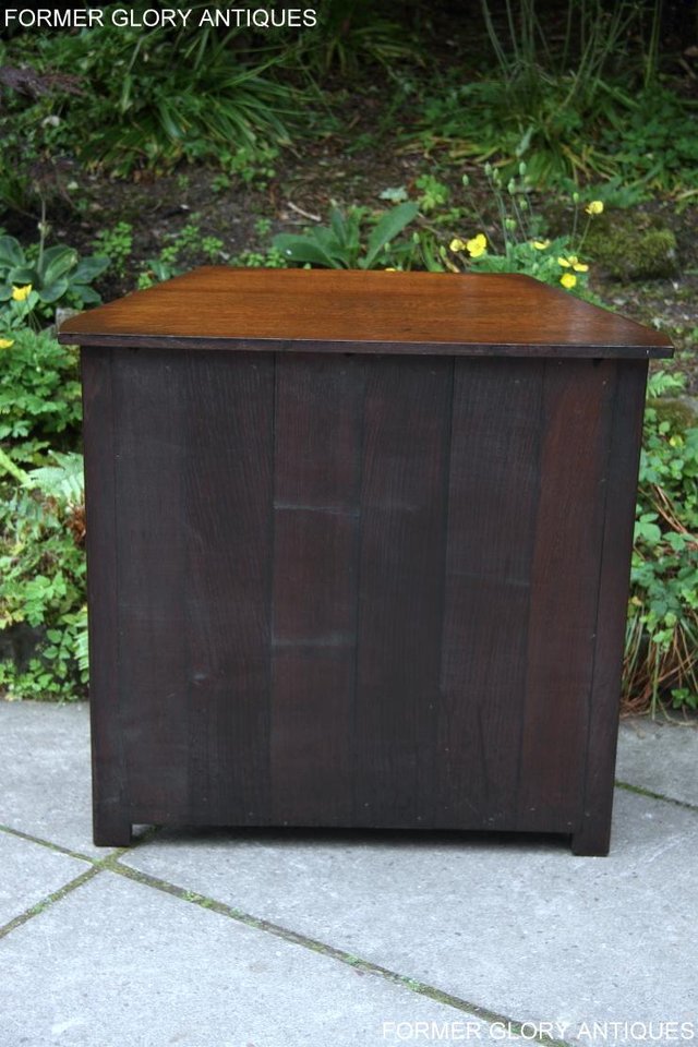 Image 41 of A TITCHMARSH AND GOODWIN OAK DRESSER BASE SIDEBOARD CABINET