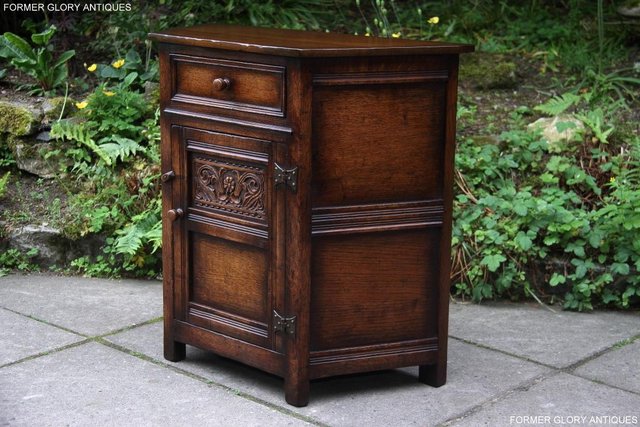 Image 42 of A TITCHMARSH AND GOODWIN OAK DRESSER BASE SIDEBOARD CABINET