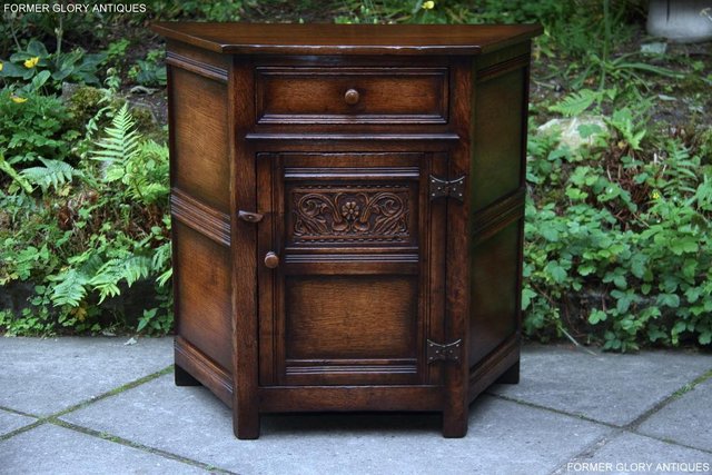 Image 46 of A TITCHMARSH AND GOODWIN OAK DRESSER BASE SIDEBOARD CABINET