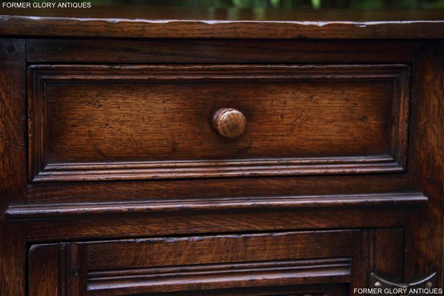 Image 47 of A TITCHMARSH AND GOODWIN OAK DRESSER BASE SIDEBOARD CABINET
