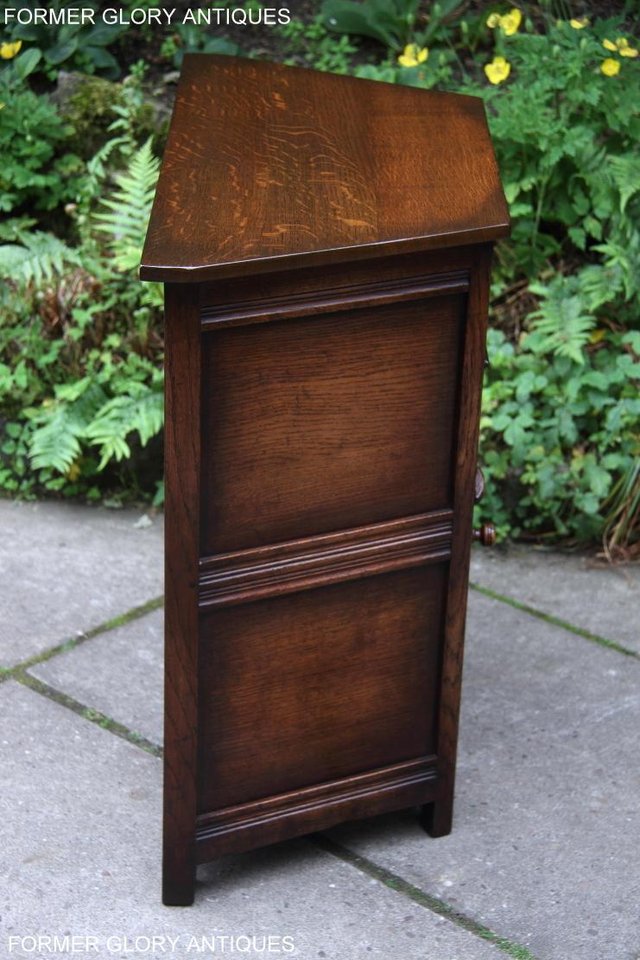 Image 52 of A TITCHMARSH AND GOODWIN OAK DRESSER BASE SIDEBOARD CABINET