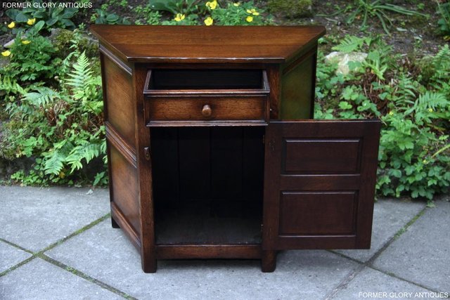 Image 62 of A TITCHMARSH AND GOODWIN OAK DRESSER BASE SIDEBOARD CABINET