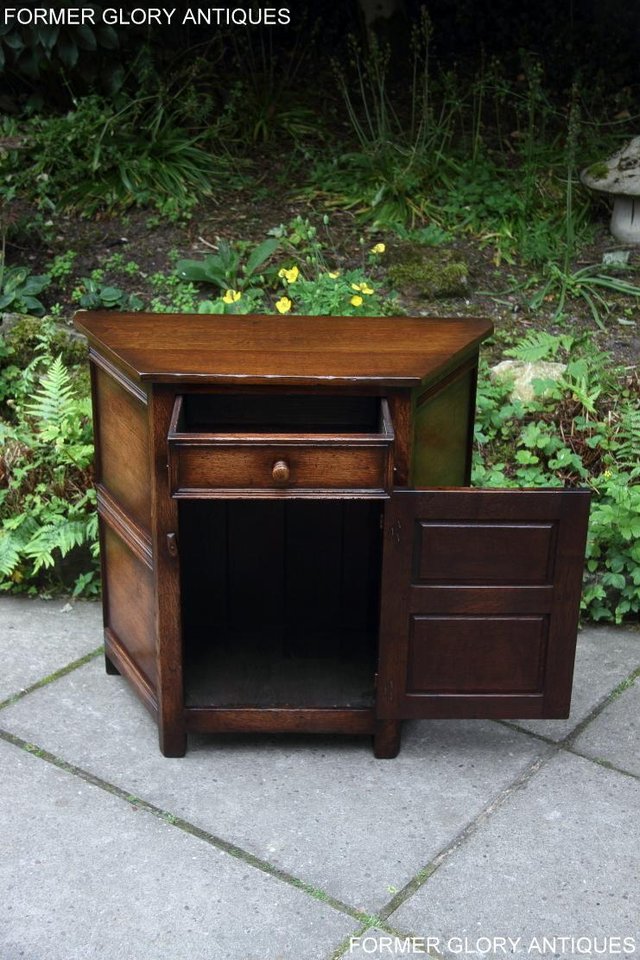 Image 66 of A TITCHMARSH AND GOODWIN OAK DRESSER BASE SIDEBOARD CABINET