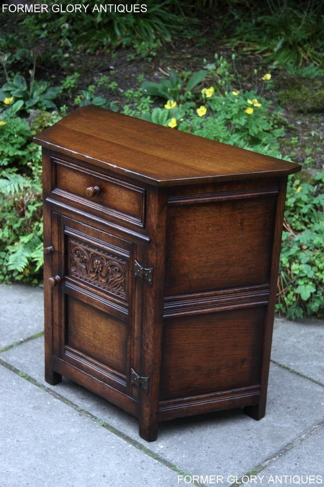 Image 75 of A TITCHMARSH AND GOODWIN OAK DRESSER BASE SIDEBOARD CABINET