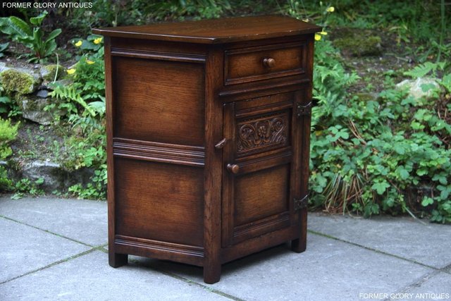 Image 81 of A TITCHMARSH AND GOODWIN OAK DRESSER BASE SIDEBOARD CABINET