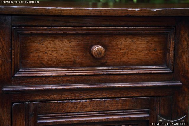 Image 86 of A TITCHMARSH AND GOODWIN OAK DRESSER BASE SIDEBOARD CABINET