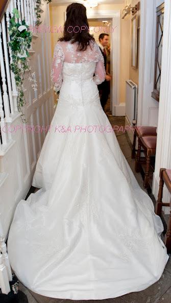 Preview of the first image of Benjamin Roberts Style 1007 Ivory/Champagne.