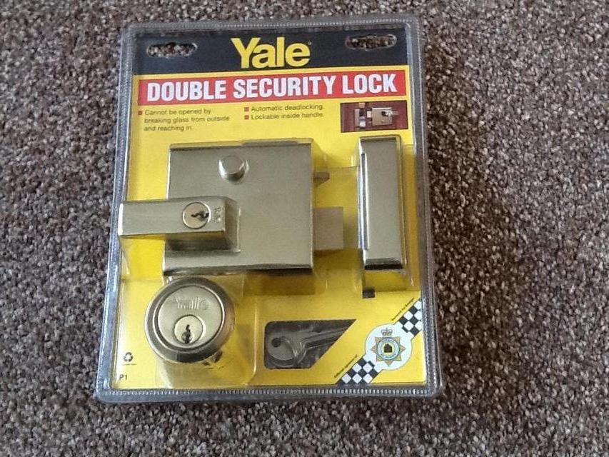 Preview of the first image of YALE DOUBLE SECURITY BRASS DOOR LOCK.