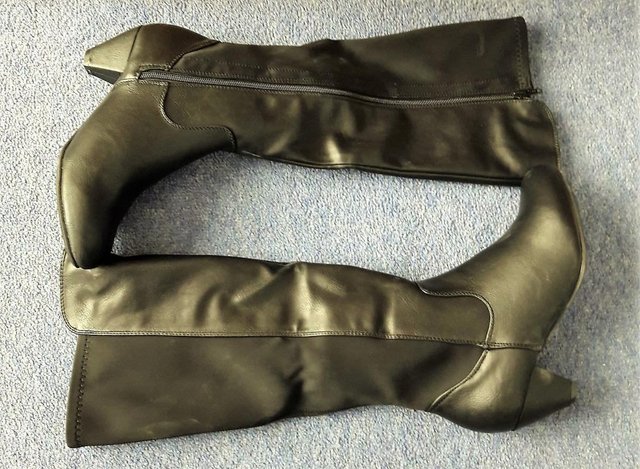 Image 2 of Dorothy Perkins women's knee high boots size 5
