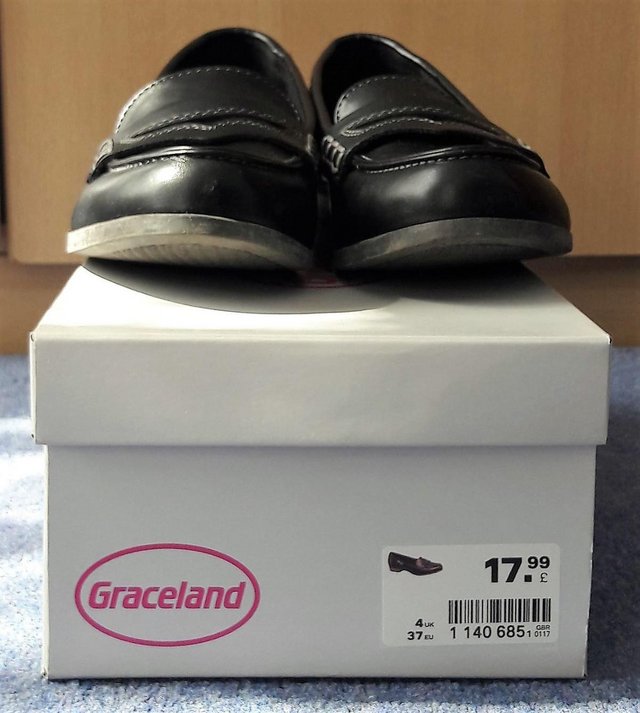 Preview of the first image of Graceland women's size 4 black shoes.