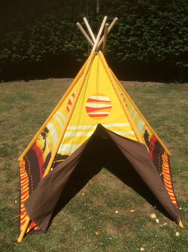 Image 2 of Large children’s play tent/teepee