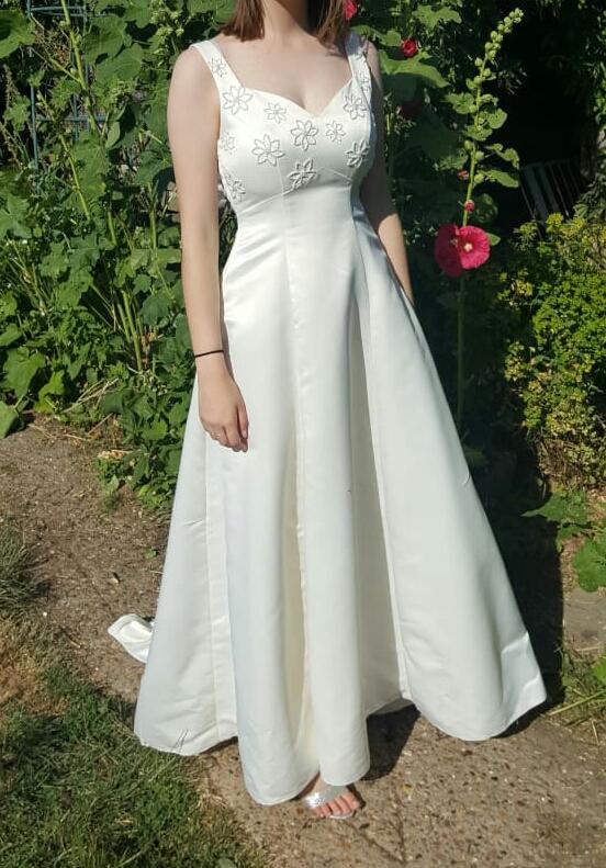 Image 2 of Wedding dress, ivory. Ivory coloured.