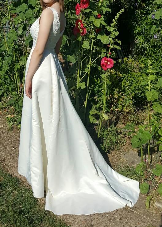 Image 3 of Wedding dress, ivory. Ivory coloured.