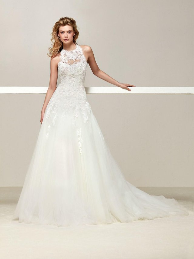 Preview of the first image of Wedding Dress (Pronovias - Drisara) Size 10.
