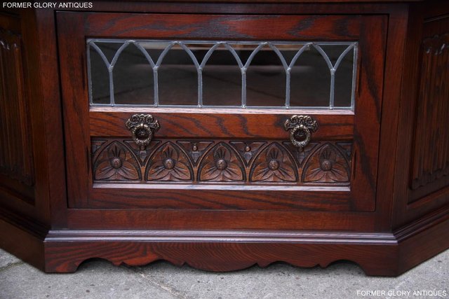 Image 12 of AN OLD CHARM TUDOR BROWN OAK CORNER TV CABINET STAND TABLE