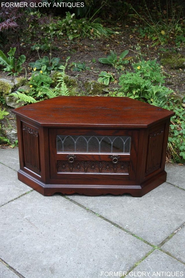 Image 27 of AN OLD CHARM TUDOR BROWN OAK CORNER TV CABINET STAND TABLE