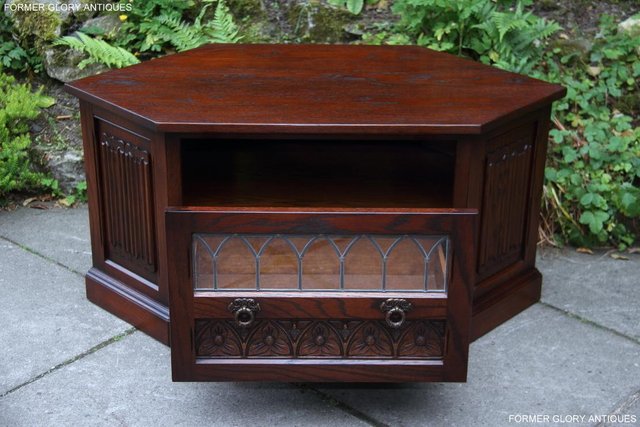 Image 31 of AN OLD CHARM TUDOR BROWN OAK CORNER TV CABINET STAND TABLE