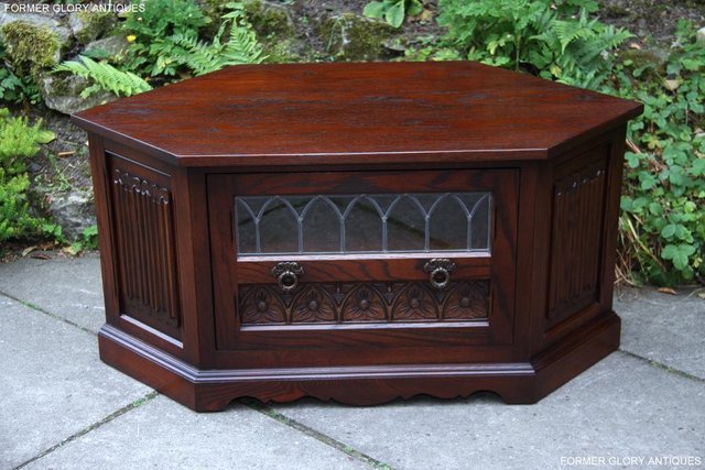 Image 35 of AN OLD CHARM TUDOR BROWN OAK CORNER TV CABINET STAND TABLE